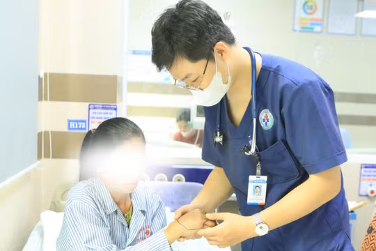 Cứu sống bệnh nhân bị rắn hổ mang cắn nhờ huyết thanh kháng nọc