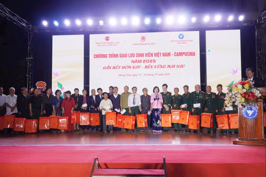Phó Chủ tịch Quốc hội Nguyễn Thị Thanh dự giao lưu sinh viên Việt Nam - Campuchia