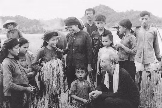 Chủ tịch Hồ Chí Minh và nỗi trăn trở “làm sao cho nhân dân đủ ăn, đủ mặc, ngày càng sung sướng”
