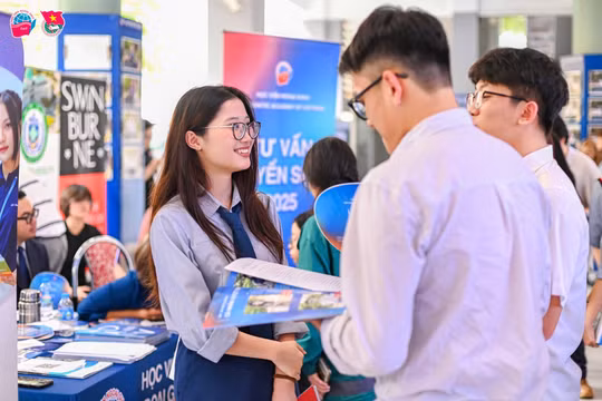 Hàng loạt trường top đầu mở rộng xét học bạ ngành Ngôn ngữ năm 2025