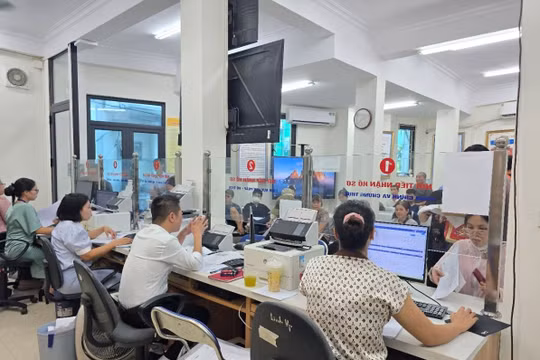 Bộ Nội vụ ra hướng dẫn giải đáp thắc mắc về việc thực hiện chế độ tiền lương, phụ cấp sau sáp nhập