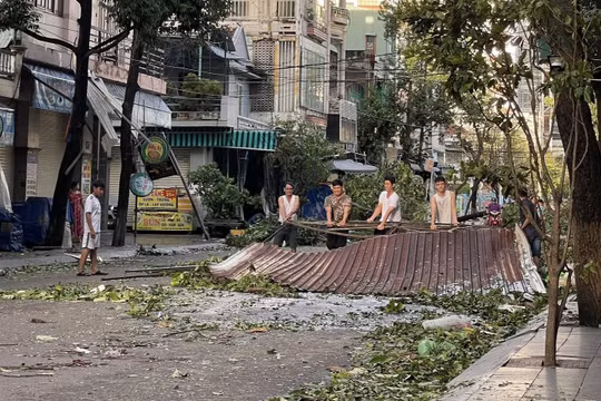 Khắc phục ngay trường học, cơ sở y tế bị thiệt hại do bão số 13, hoàn thành trước ngày 10/11