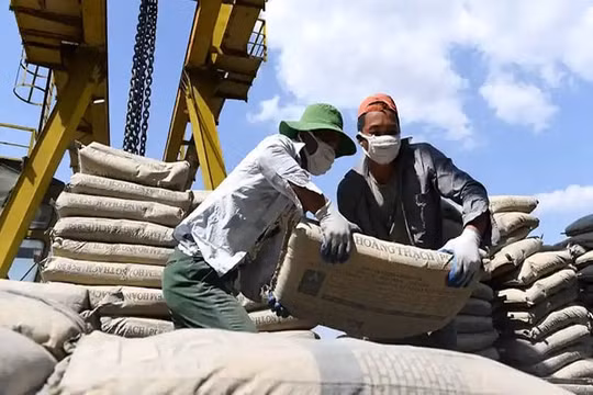 Giảm thuế xuất khẩu clanhke xuống 5% để hỗ trợ ngành xi măng