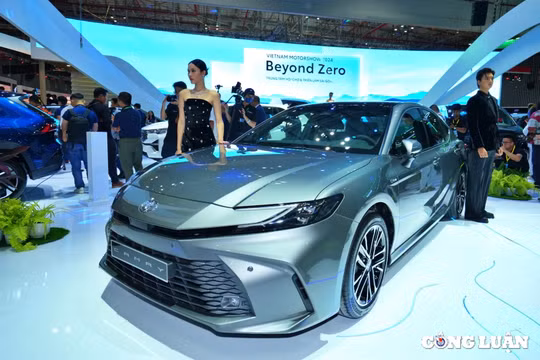 Doanh số Toyota Camry cao gấp 3 lần đối thủ cộng lại