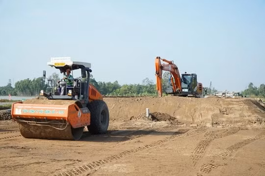 Khối lượng thi công cao tốc Châu Đốc - Cần Thơ - Sóc Trăng đạt khoảng 30%