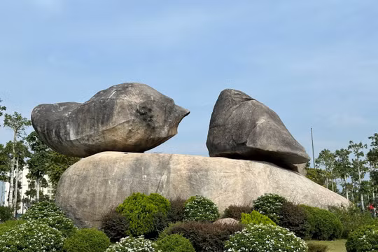 Thanh Hoá: Có thêm Hòn Trống Mái thứ 2 ở Sầm Sơn