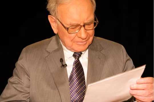 Tỷ phú Warren Buffett bán tháo cổ phiếu, tích lũy 300 tỷ USD và cập nhật kế hoạch sau khi qua đời