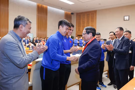 Thủ tướng Phạm Minh Chính gặp mặt chúc mừng đội tuyển bóng đá nam quốc gia