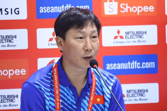 HLV Kim Sang Sik và HLV Masatada Ishii nói gì sau trận chung kết AFF Cup 2024?