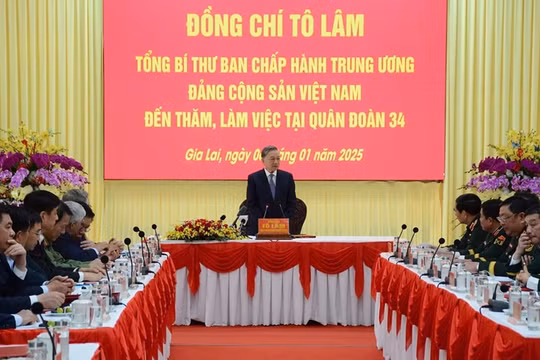 Tổng Bí thư Tô Lâm thăm cán bộ, chiến sĩ Quân đoàn 34