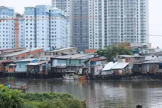 TPHCM: Xúc tiến di dời hàng ngàn căn nhà trên và ven kênh, rạch
