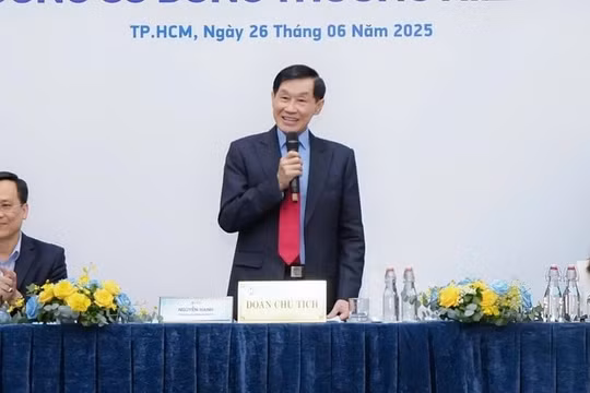 Vua ‘hàng hiệu’ Johnathan Hạnh Nguyễn tuyên bố muốn sống đến 105 tuổi để tiếp tục dự họp: Phía sau là những ‘bát phở hàng hiệu’ mang về hàng trăm triệu mỗi ngày tại sân bay?