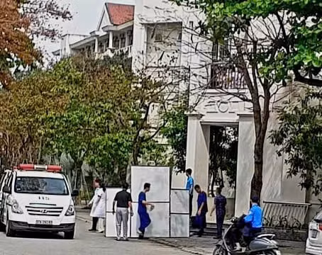 Nghệ An: Lan can tầng 4 rơi vào người 3 nữ sinh