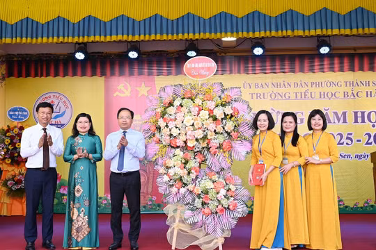 Hà Tĩnh: Gần 390.000 cán bộ, giáo viên, học sinh hân hoan khai giảng năm học mới
