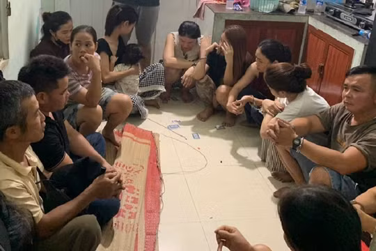 Nghệ An: Triệt xóa sới bạc, bắt giữ 15 đối tượng