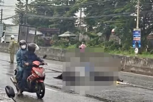 Long An: Trượt ngã trong mưa, 2 phụ nữ bị xe đầu kéo cán tử vong