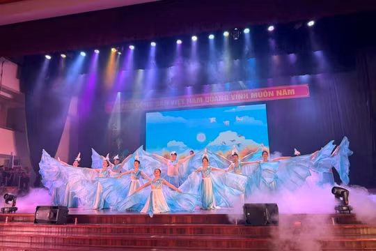 'Tiếng hát từ trái tim' trong đêm chung kết Hội thi Tiếng hát người khuyết tật toàn quốc lần thứ III