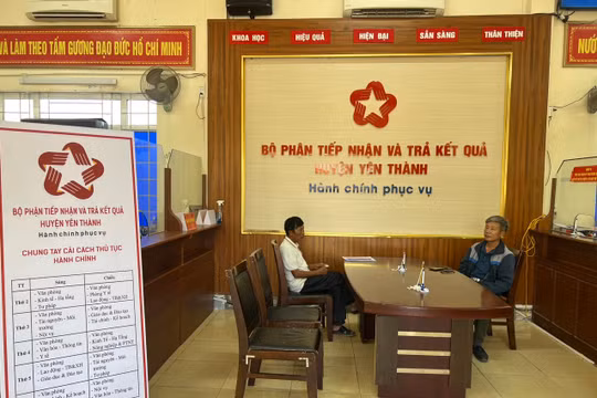 Bỏ quy định về Bộ phận tiếp nhận và trả kết quả thủ tục hành chính cấp huyện