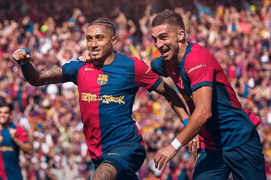 Barcelona tiến sát ngôi vô địch La Liga sau màn ngược dòng tại El Clasico