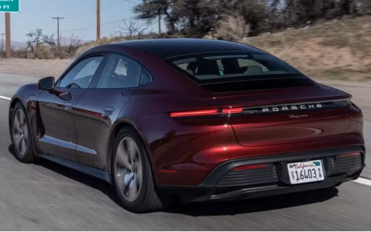 Porsche từ bỏ kế hoạch xe điện, quay về hybrid