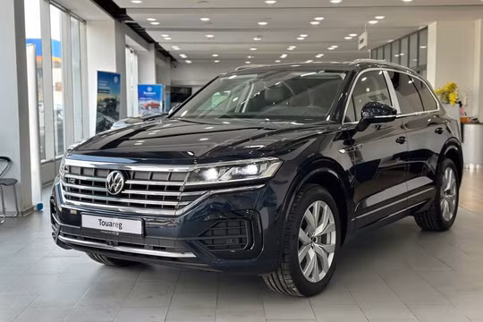 Volkswagen Touareg giảm giá đến 330 triệu đồng