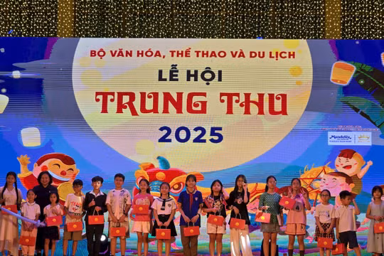 Lễ hội Trung Thu 2025 khai màn trong không khí rộn ràng sắc màu thiếu nhi