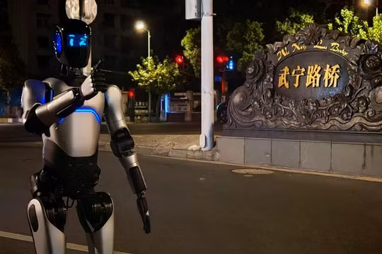 Robot của Trung Quốc lập kỷ lục Guinness đi bộ đường dài