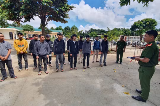 Khởi tố 15 đối tượng mang hung khí đi hỗn chiến trong đêm