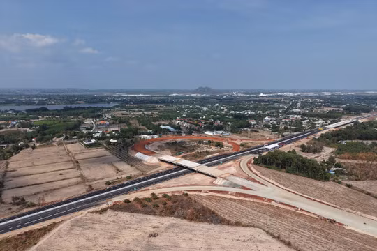 Đầu tư bổ sung nút giao Thuận Nam trên cao tốc Cam Lâm - Vĩnh Hảo