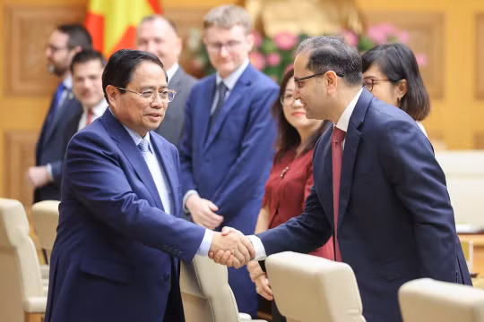 Thủ tướng chủ trì tọa đàm với doanh nghiệp Anh quốc về phát triển tài chính, chuyển đổi số