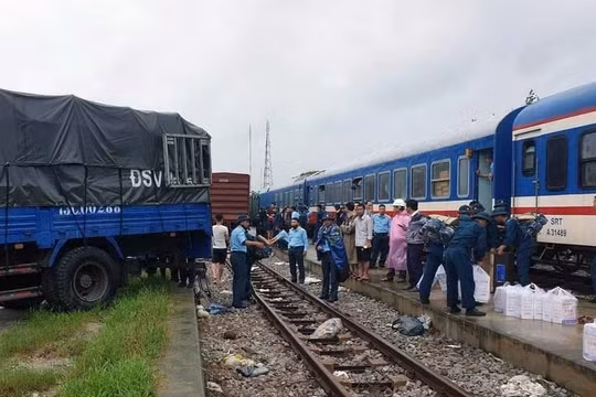 Bão Kalmaegi phức tạp, đường sắt tạm dừng chạy nhiều tàu khách