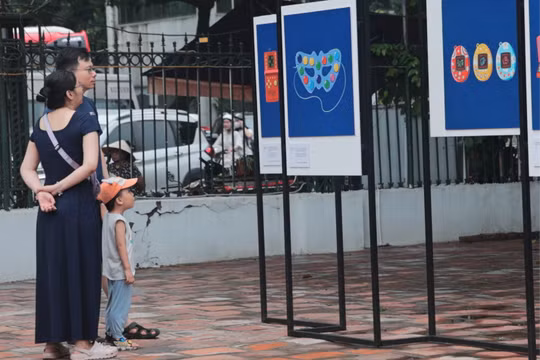 'Lớn kể chuyện bé' - Ký ức tuổi thơ tái hiện bằng sắc màu
