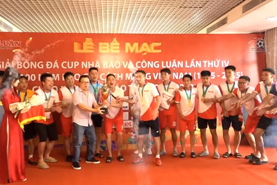Xuất sắc trên chấm luân lưu, đội bóng Báo Nhân dân vô địch Giải bóng đá Cúp Nhà báo & Công luận lần IV năm 2025