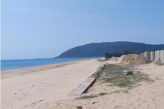 Hà Tĩnh: Một ngư dân tử vong do lật thuyền thúng trên biển