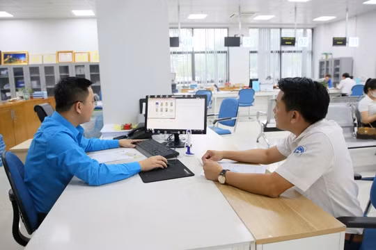 Phấn đấu hết năm 2025 có 40% dân số trưởng thành sử dụng dịch vụ công trực tuyến