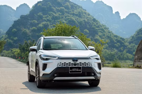 Ô tô hybrid ngày càng 'được lòng' khách Việt