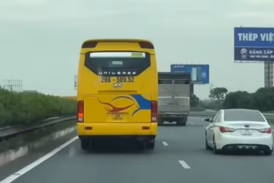 CSGT phát hiện liên tiếp hai xe khách trên 29 chỗ đi sai làn đường