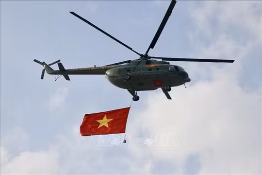 Các phi đội trực thăng bắt đầu cất cánh