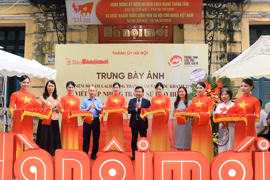 Báo Hànộimới tổ chức trưng bày ảnh 'Viết tiếp những trang sử hào hùng'