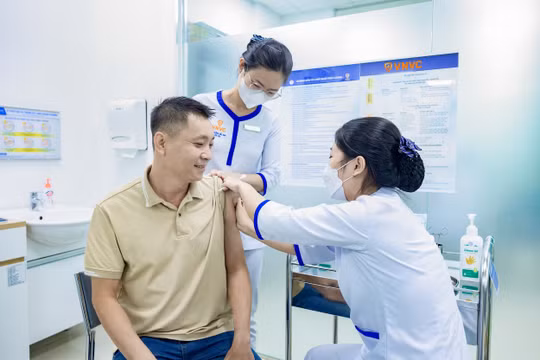 Bộ Y tế phát cảnh báo: Sốt xuất huyết vượt 65.000 ca, 11 người tử vong