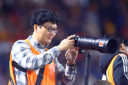 Những bước chân không mỏi dõi theo 'Hành trình vinh quang của đội tuyển Việt Nam'