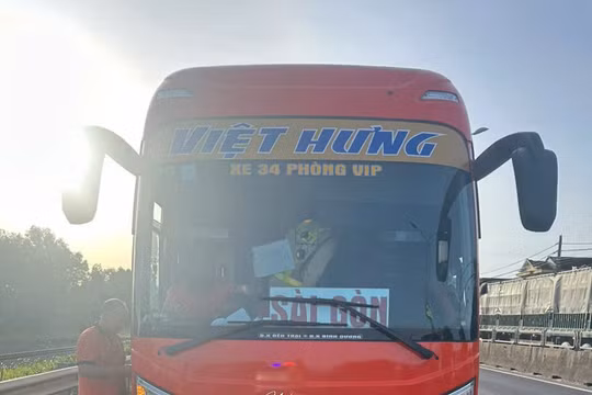 Phát hiện xe khách ‘nhồi’ 15 người từ thông tin phản ánh của người dân
