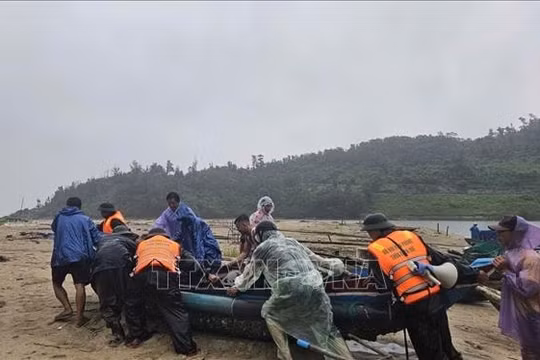 Bộ Tổng Tham mưu yêu cầu các đơn vị chủ động ứng phó mưa lớn, lũ quét từ Quảng Trị đến Quảng Ngãi