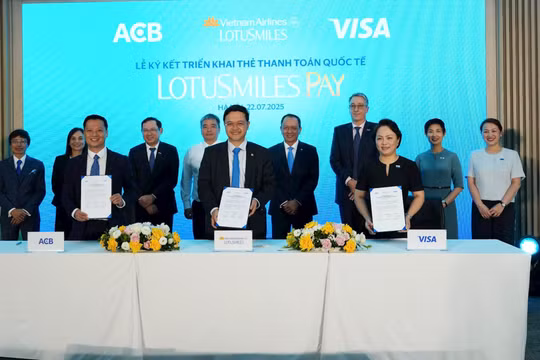 Vietnam Airlines hợp tác cùng ACB và Visa ra mắt thẻ hội viên tích hợp thanh toán Lotusmiles Pay