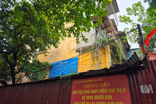'Chạy đua với bão', Hà Nội sơ tán khẩn cấp dân khỏi chung cư xuống cấp
