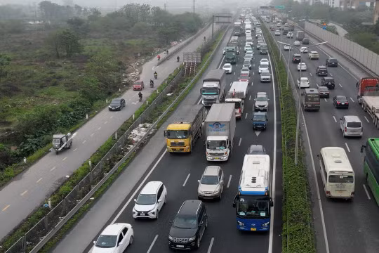 Giao thông Hà Nội ùn tắc nhẹ ngày cuối kỳ nghỉ lễ 10/3