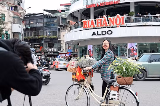 Người dân thủ đô rộn ràng vui chơi dịp Giỗ Tổ Hùng Vương