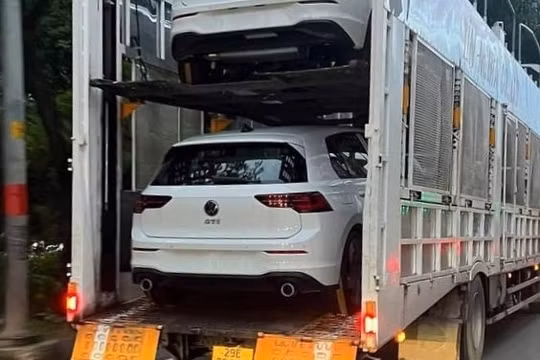 VW Golf xuất hiện tại Việt Nam, sẵn sàng bàn giao khách hàng