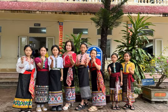 ‘Xáo bản’ 25 năm gieo chữ nơi phên dậu miền Tây xứ Nghệ
