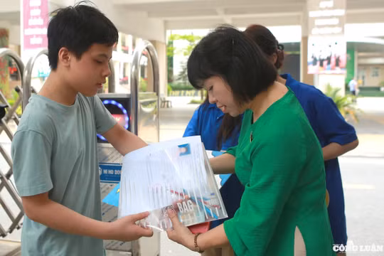 Thí sinh được cảnh báo về những vật dụng cấm mang vào phòng thi tốt nghiệp THPT 2025